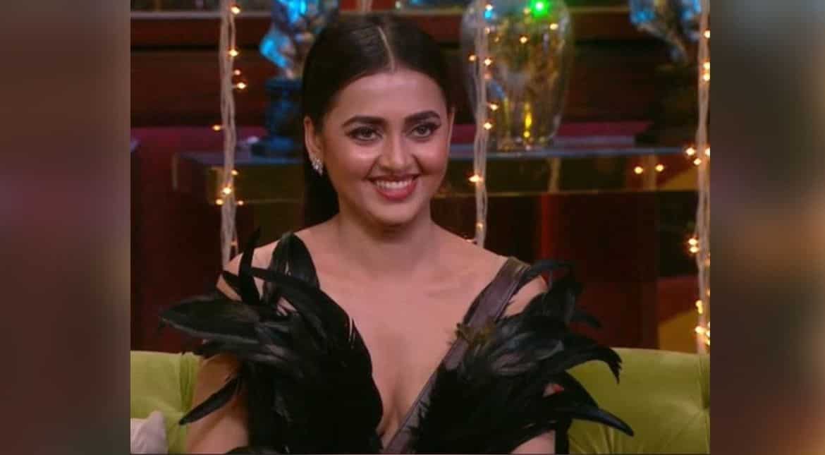 Tejasswi Prakash lifts 'Bigg Boss 15' trophy, collects cheque of Rs 40 lakh