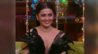 Tejasswi Prakash lifts 'Bigg Boss 15' trophy, collects cheque of Rs 40 lakh