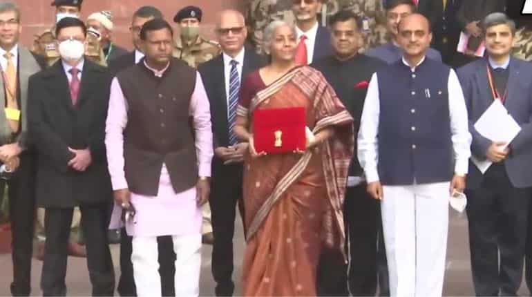 India Budget 2022: FM Nirmala Sitharaman calls on President Kovind India Budget 2022: FM Nirmala Sitharaman calls on President Kovind