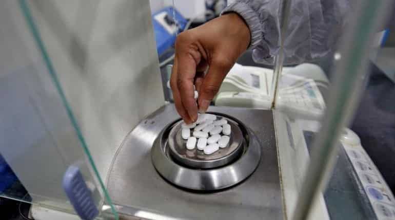 Pak's drug regulatory authority issues notice to pharmaceutical firms for failing to produce Paracetamol