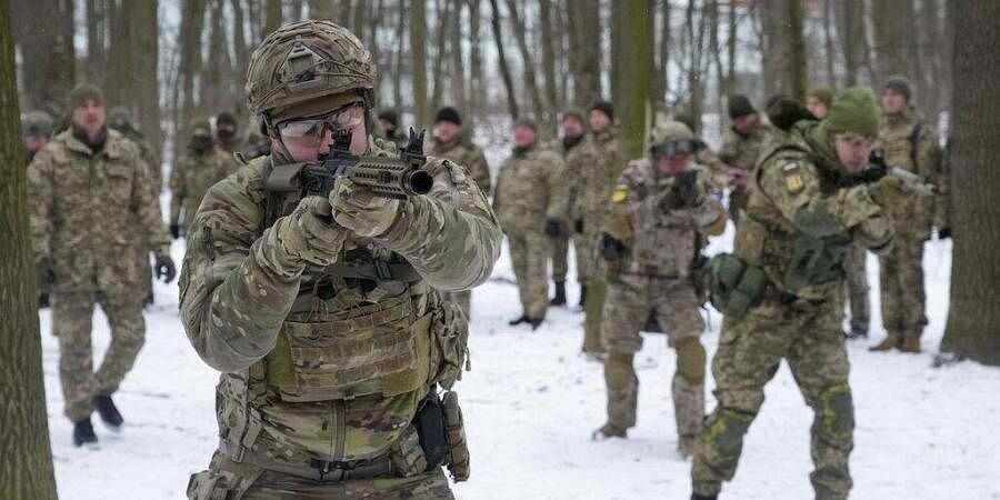 West sends weapons to Ukraine as tensions escalate with Russia