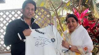 Sachin Tendulkar pays last respects to Lata Mangeshkar at Mumbai's Breach Candy hospital