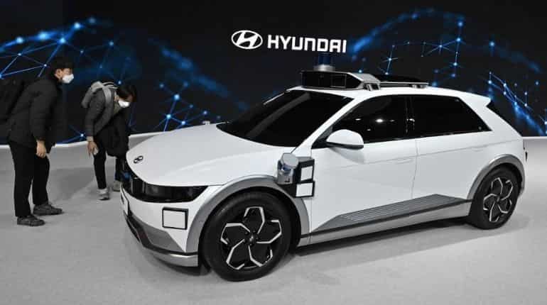 Hyundai and Kia ask vehicle owners to park outside due to fire risk