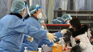 South Korea drops 'trace, test and treat' programme amid surge in Omicron cases