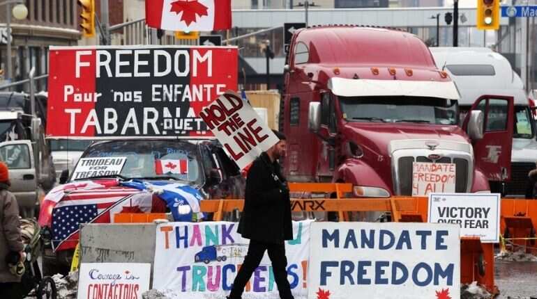 Canada: Justin Trudeau's government fires a woman for donating $100 to protesters