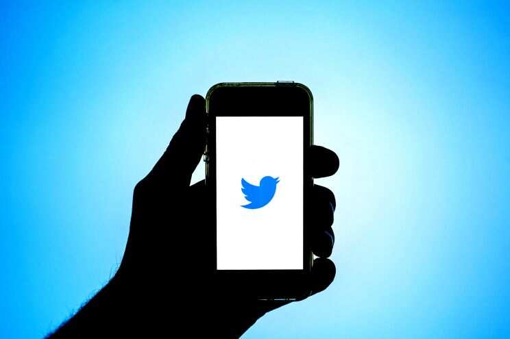 Twitter apologizes to users for outages across the globe