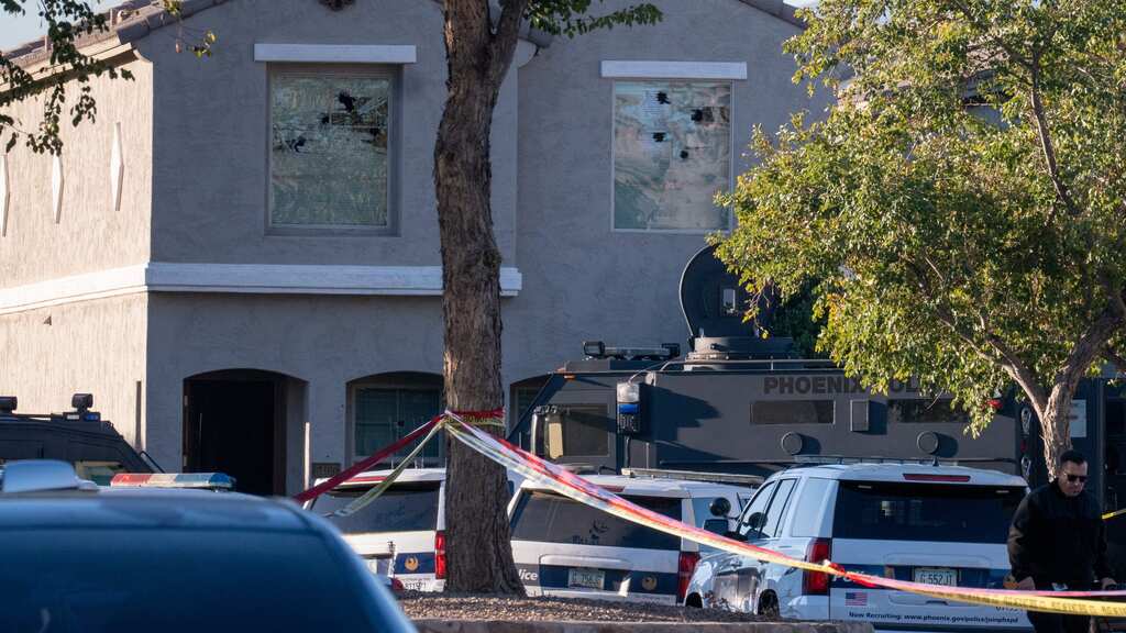 Shootout at Phoenix leaves 2 dead and nine police officers injured