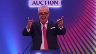 Auctioneer Hugh Edmeades collapses on stage as IPL 2022 mega auction comes to sudden halt