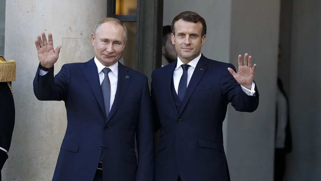 French President Emmanuel Macron speaks to Russian President Vladimir Putin amid Ukraine conflict