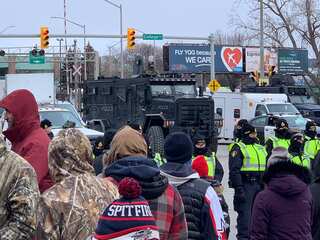 Standoff between Canadian police and protestors continues for over 7 hours