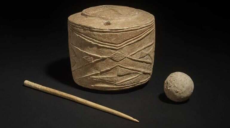 Archeologists discover 'most important' piece of prehistoric art in 100 years