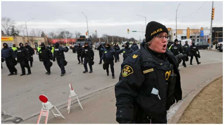 Canada police arrest protesters to open key trade route with US Canada police arrest protesters to open key trade route with US