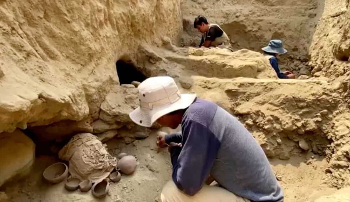 Peru: Archaeologists unearth fourteen 1000-years-old pre-Inca mummies