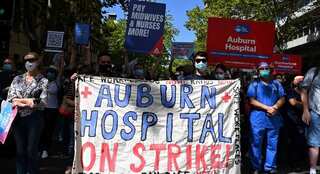 Thousands of Australian nurses protest against staff shortages and better pay