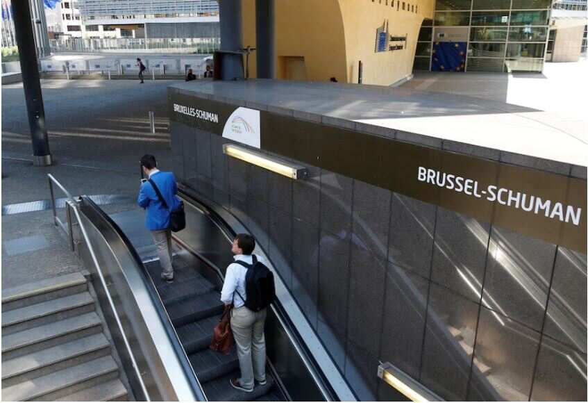 This country allows four-day week, prohibits bosses to contact after work