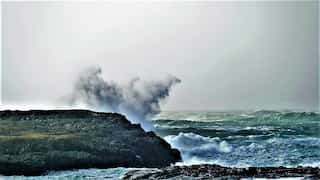 UK: 'Rare' red alert could be issued as storm Eunice approaches