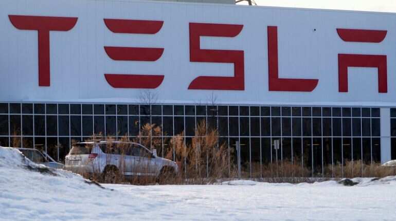 US investigates 416,000 Tesla vehicles over unexpected braking reports