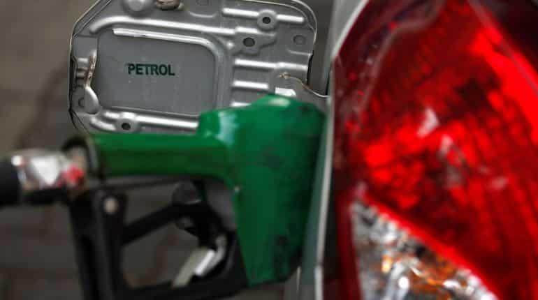India's Jan crude oil imports ease from one-year highs India's Jan crude oil imports ease from one-year highs