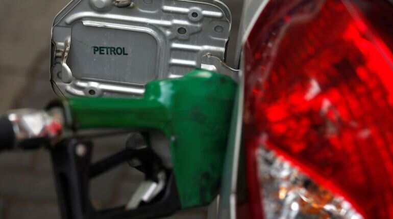 India's Jan crude oil imports ease from one-year highs
