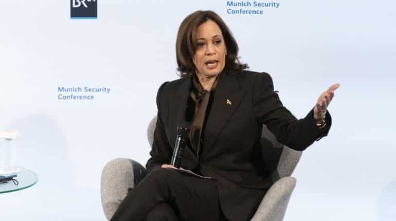 Russia invading Ukraine will invite bolstered NATO on Europe's eastern flank: Harris Russia invading Ukraine will invite bolstered NATO on Europe's eastern flank: Harris