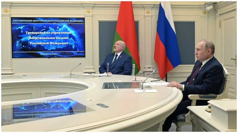 Putin oversees military drills, US says Russia can attack Ukraine 'at any time' Putin oversees military drills, US says Russia can attack Ukraine 'at any time'