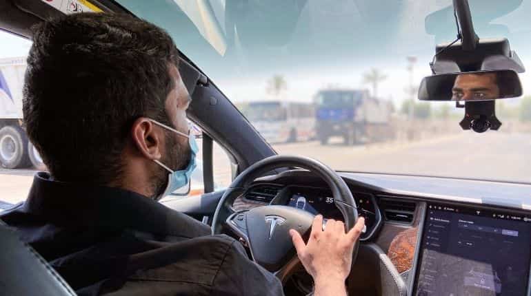 US launches investigation into Tesla cars for stopping on roads for no apparent reason