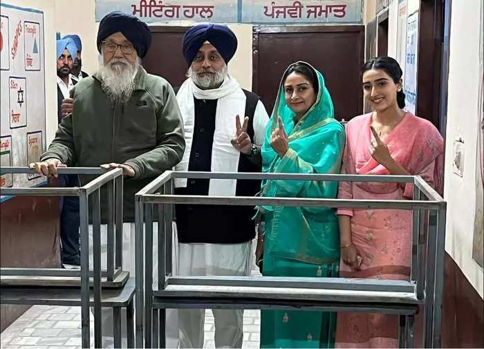 Residents of the Indian state of Punjab vote for the next government