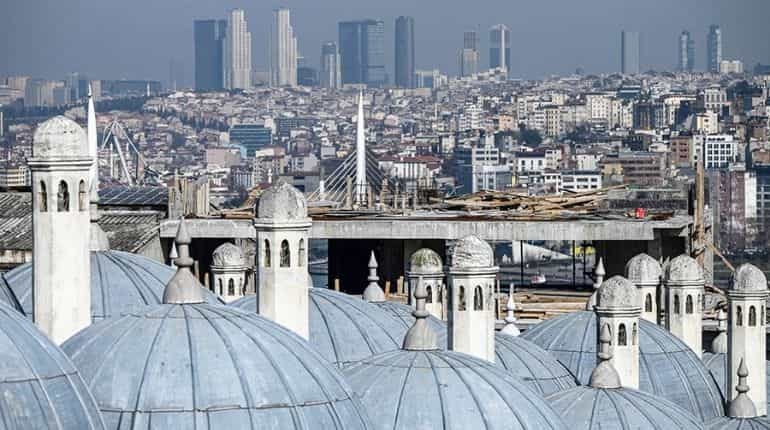 Istanbul skyline row: Rickety wooden scaffolding blighting iconic mosque sparks fury on social media Istanbul skyline row: Rickety wooden scaffolding blighting iconic mosque sparks fury on social media