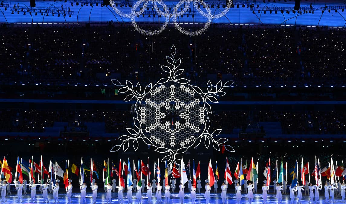 Performers light up Beijing Winter Olympics sloing ceremony