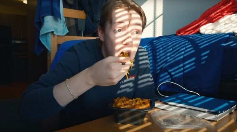 Watch: Eating leftovers lands US student in hospital to face worst nightmare