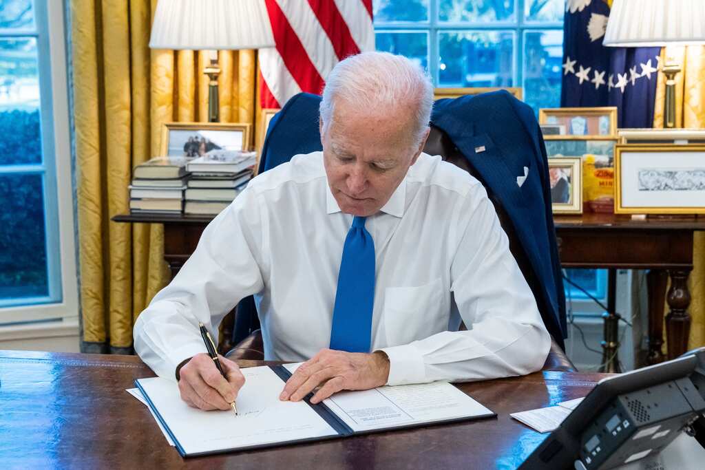 United States announces new sanction as Russia backs Ukraine's rebel regions
