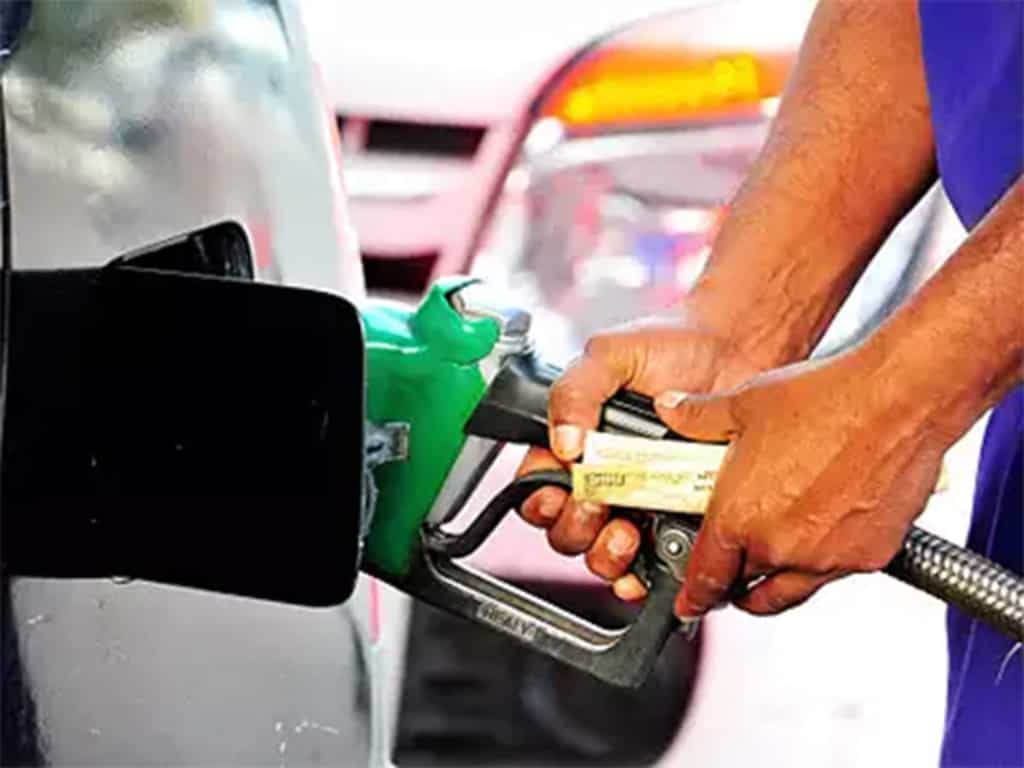 Sri Lanka battles fuel shortage amid foreign exchange crisis
