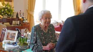 Queen Elizabeth II cancels engagements over Covid symptoms