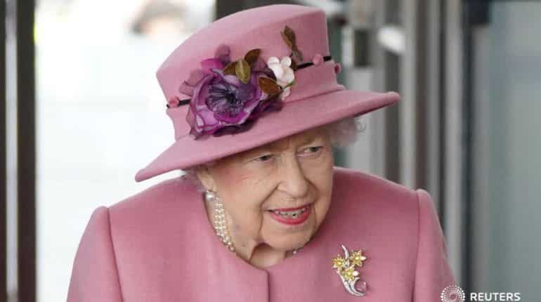 Covid: Queen Elizabeth postpones more planned virtual audiences - Buckingham Palace