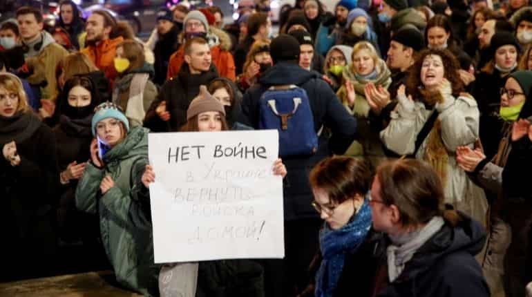 In Russia, police arrest thousands participating in 'anti-war' protests, threaten with 'legal repercussions'