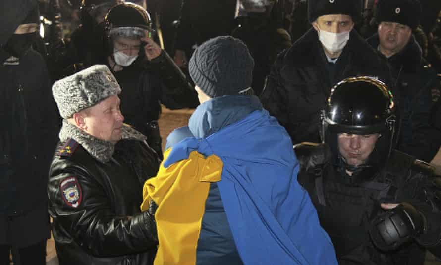 Russia-Ukraine Conflict: Hundreds stage anti-war protests in Russia, face police crackdown