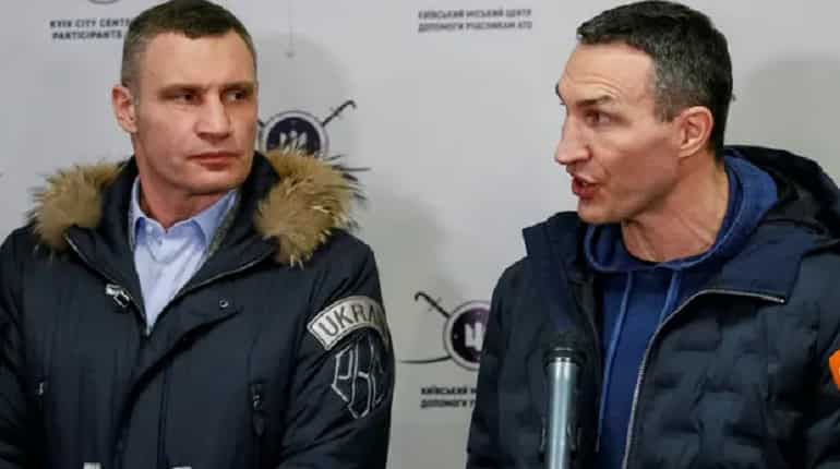 Former heavyweight boxing champions, Klitschko brothers to take up arms and fight for Ukraine Former heavyweight boxing champions, Klitschko brothers to take up arms and fight for Ukraine