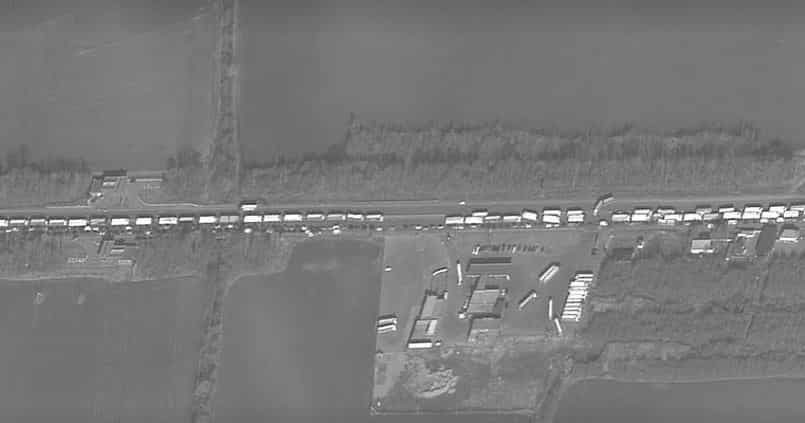 Satellite pictures show 4-mile queue at Ukraine border crossing