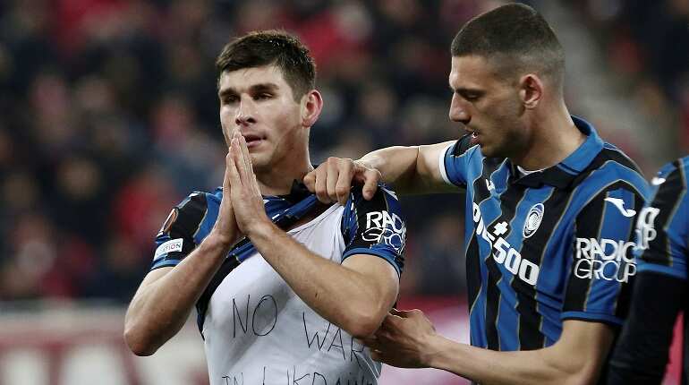 Three Brazilian players flee Ukraine amid war tensions Three Brazilian players flee Ukraine amid war tensions