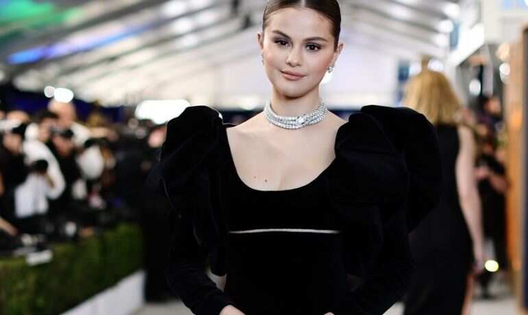 Selena Gomez becomes first woman to reach 400 million Instagram followers