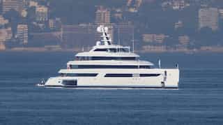 Enraged over conflict, Ukrainian sailor attempts to sink Russian boss’s luxury yacht, held