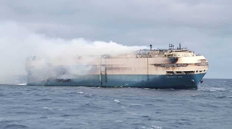 Burnt-out cargo ship with 4000 luxury cars sinks in the Atlantic Burnt-out cargo ship with 4000 luxury cars sinks in the Atlantic