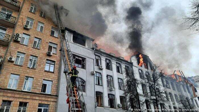 Ukraine: Southern city of Kherson falls into Russian hands