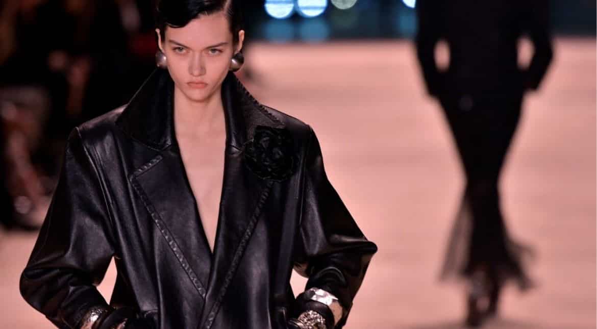 Chloe shows off no-fuss winter styles at Paris Fashion Week