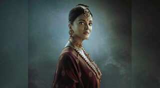 Fans are mesmerized by Aishwarya Rai's look in Mani Ratnam's 'Pooniyin Selvan'