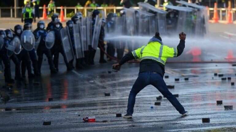 Decrease in the numbers of protesters