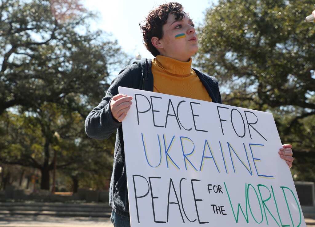 Anti-Russia protests gain momentum, global aid pours in for Ukraine