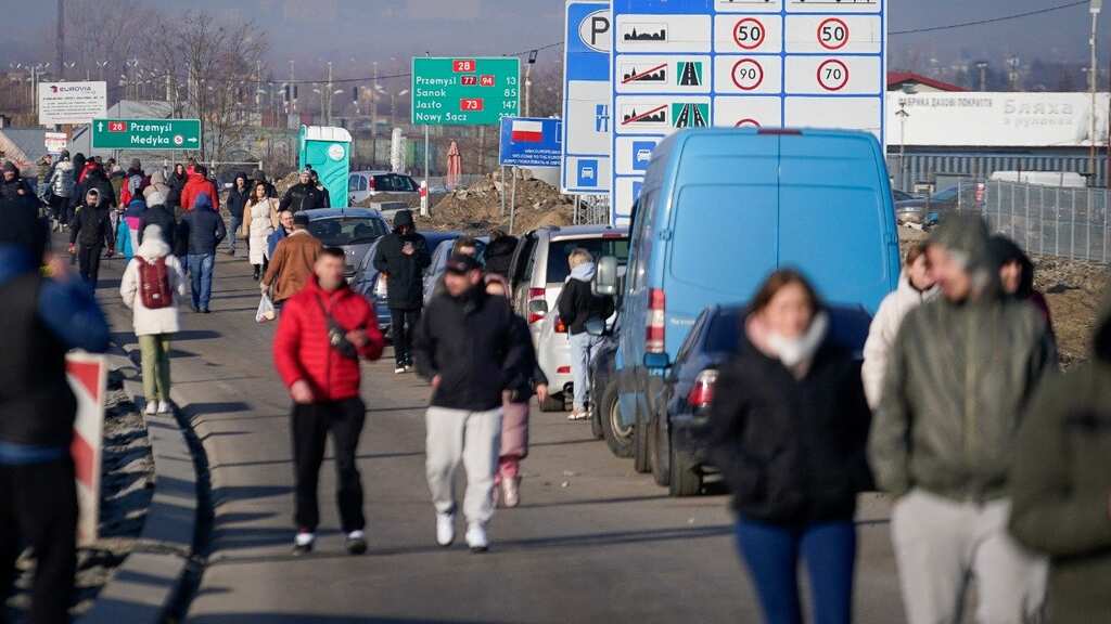 Situation tense at Ukraine-Poland border with reports of discrimination against people of colour