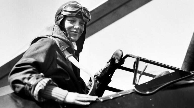 Renowned pilot Amelia Earhart's leather helmet sells for $825,000 at auction Renowned pilot Amelia Earhart's leather helmet sells for $825,000 at auction