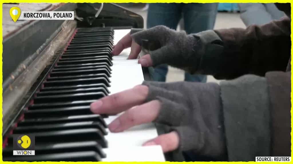 Watch: ‘Piano Man’ plays for Ukrainians arriving at Polish border | Russian invasion